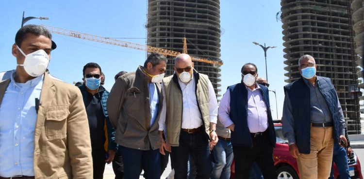 وزير الإسكان يتفقد منطقة الأبراج الشاطئية بمدينة العلمين الجديدة