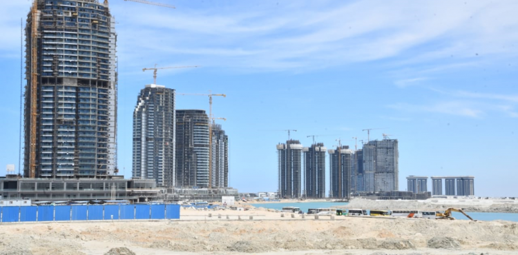 El Gazzar Inspects the Finishing Works of Beach Area Towers in New Alamein City