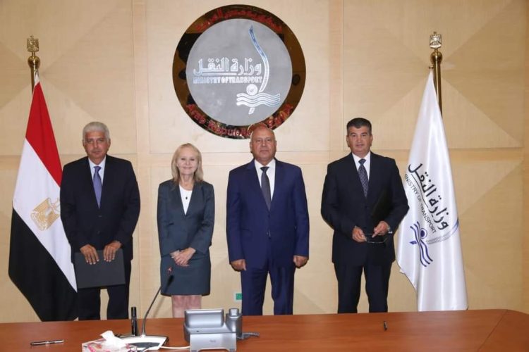 وزير النقل يشهد توقيع عقد تنفيذ أعمال البنية الأساسية لمترو الإسكندرية