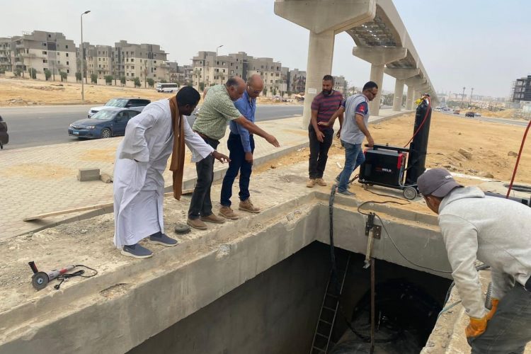 «الإسكان»: دفع الأعمال الجارية بالطرق ومحطات روافع الصرف الصحي بمدينة القاهرة الجديدة