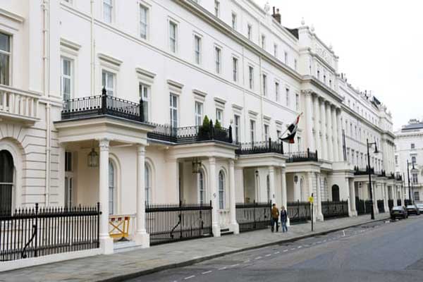 Asking Prices of British Real Estate Fall 2% in December
