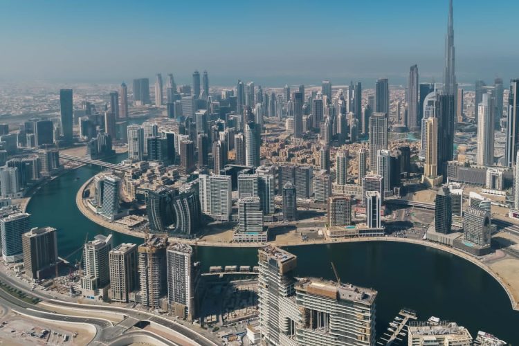 «بن غاطي» توسع محفظة أراضيها بشراء أرض بالخليج التجاري في دبي بـ365 مليون درهم