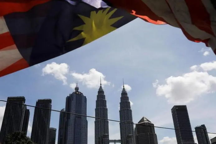 ماليزيا تكشف النقاب عن برج جديد أكبر من برج العرب في دبي