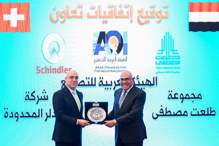 El-Gazzar Receives Award for Promoting Local Products in Urban Development