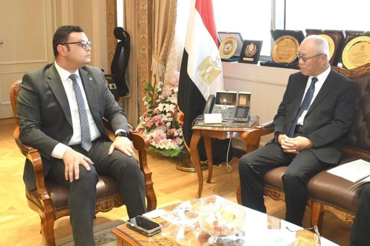 وزير الإسكان يستقبل السفير الياباني بالقاهرة لبحث سبل تعزيز التعاون المشترك بين البلدين