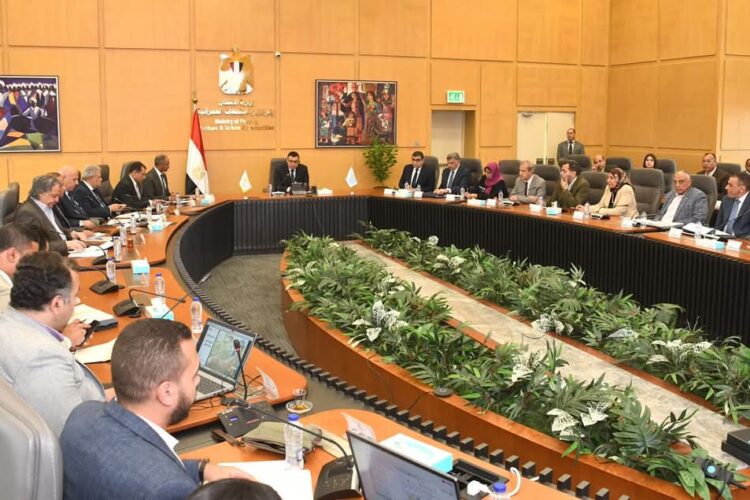 وزير الإسكان يتابع مشروعات مياه الشرب والصرف الصحي ضمن «حياة كريمة» بمحافظتي الغربية ودمياط