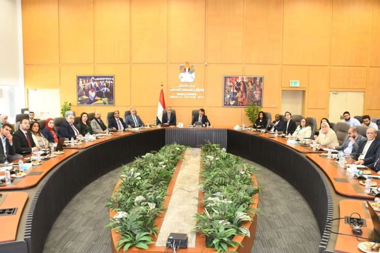 مساعد وزير الإسكان يعقد اجتماعًا لمناقشة الاستعداد لإطلاق الاستراتيجية الوطنية للمدن الجديدة الذكية