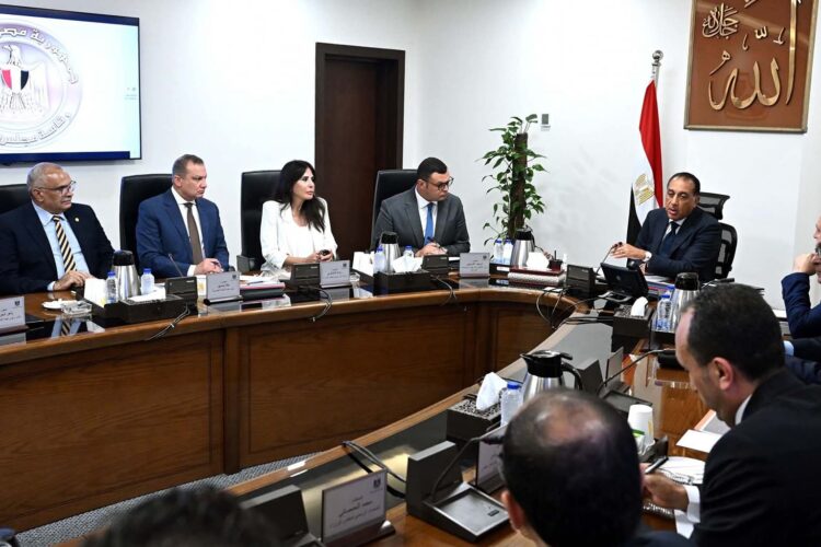 رئيس الوزراء يستعرض الفرص الاستثمارية ببعض الأراضي الفضاء على كورنيش النيل
