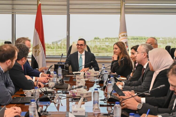 معالي وزير الاستثمار والتجارة الخارجية يجتمع مع وفد مؤسسة «S&P Global»