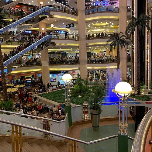 when-the-mall-turns-into-a-mini-city-how-shopping-centers-are-redefining-urban-life-in-egypt
