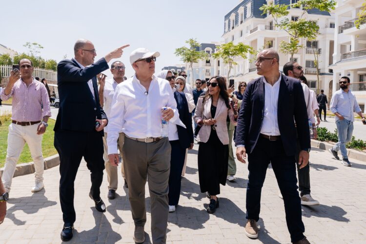 eng-amr-soliman-on-a-field-tour-to-inspect-mountain-view-projects-in-new-cairo-accompanied-by-the-companys-ceos
