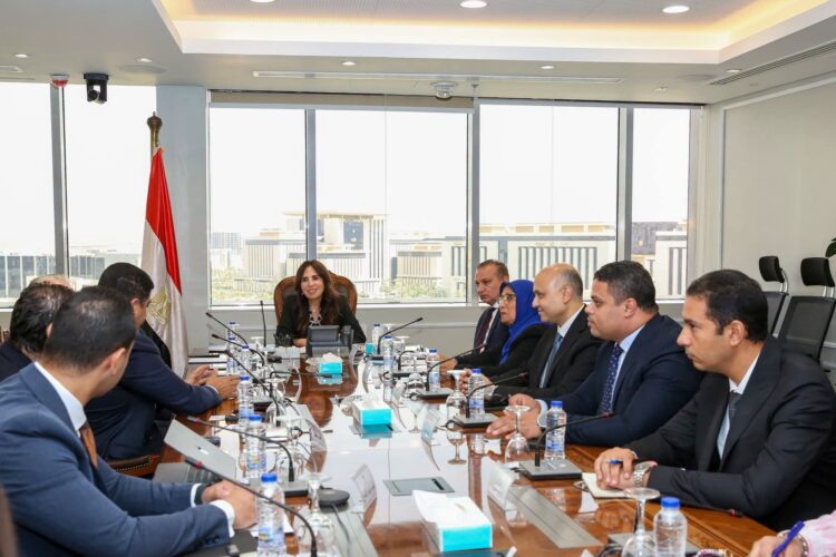 housing-minister-meets-forbes-global-ceo-to-review-egypt-project